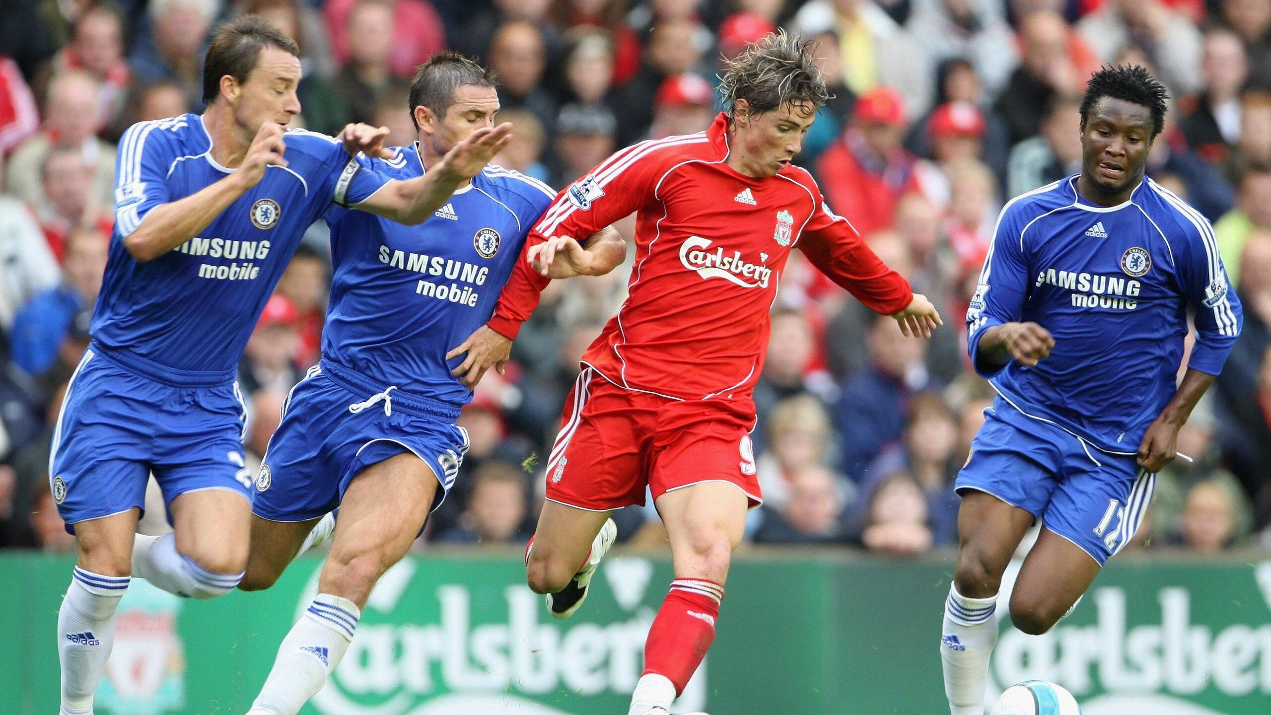 网球赛场焦点！克罗地亚队对阵英格兰队，意外判罚引发热议，比赛氛围紧张